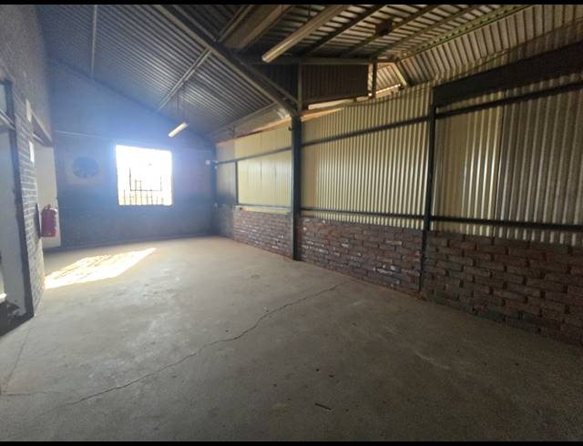 2,743M² WAREHOUSE TO LET IN ANDERBOLT